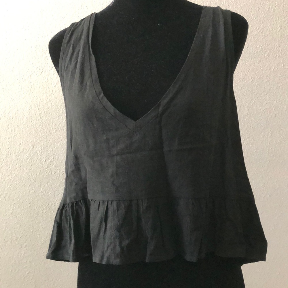 Black crop flowy tank top